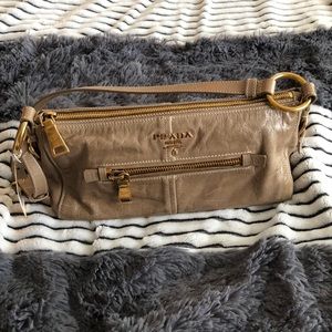 Prada Sacca Sottospalla Vitello Shine Deserto